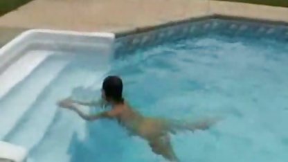 Tiga gadis di streaming bokep panas dapur